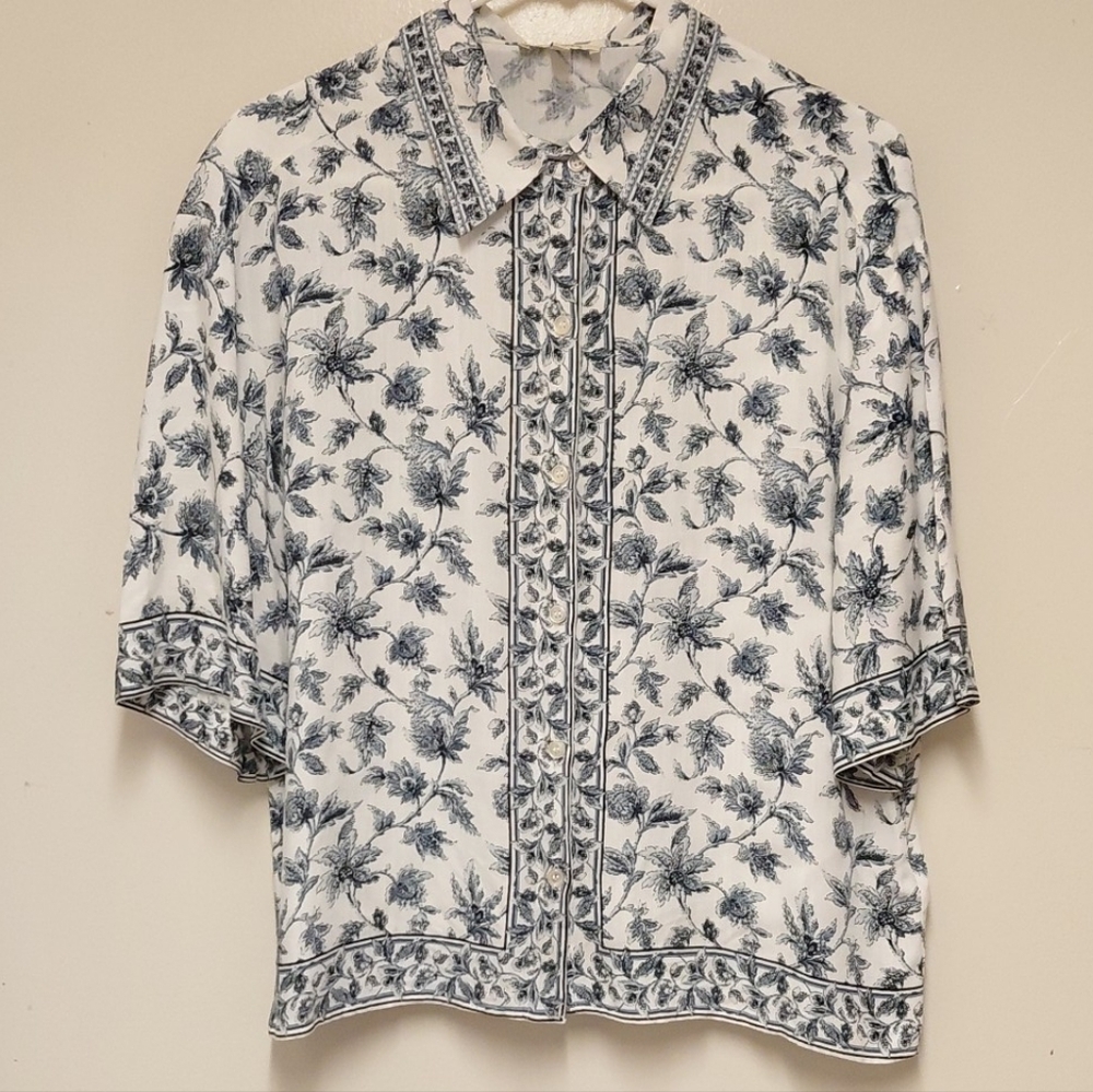 Max Studio Women's Short Sleeve White/ Blue Floral Button Down Blouse Size L